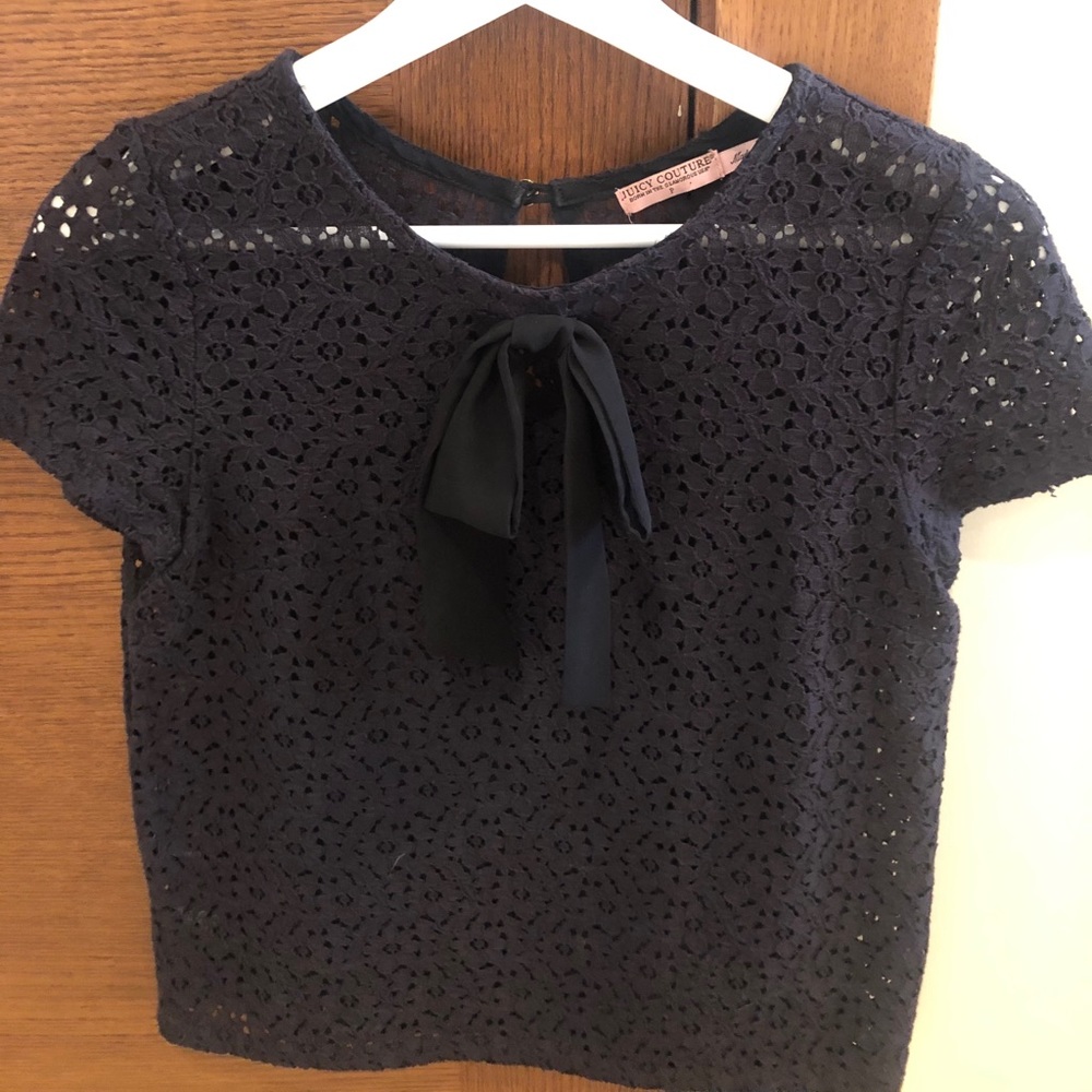 🌷 Juicy Couture blouse with bow